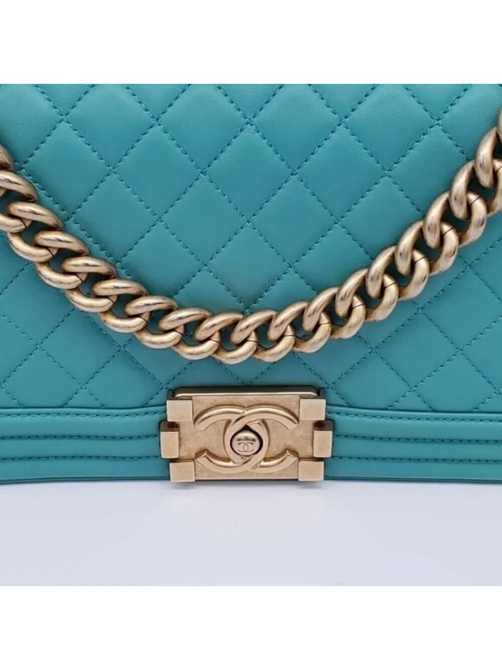 CHANEL elevate your